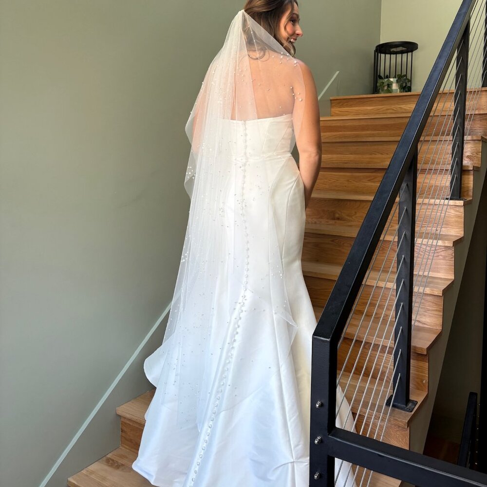 Pearl Waltz Veil